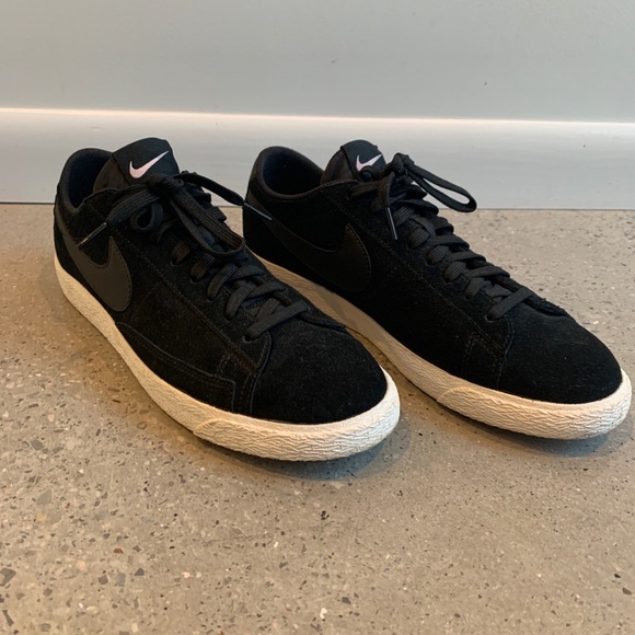 nike blazer low black suede